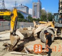 操伪娘骚肛xxx高温下的坚守｜道路建设者用汗水铺就畅通路